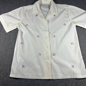 Vintage White Button Up Top Size M Embroidered Sailboats Classic 90s Coastal Gma